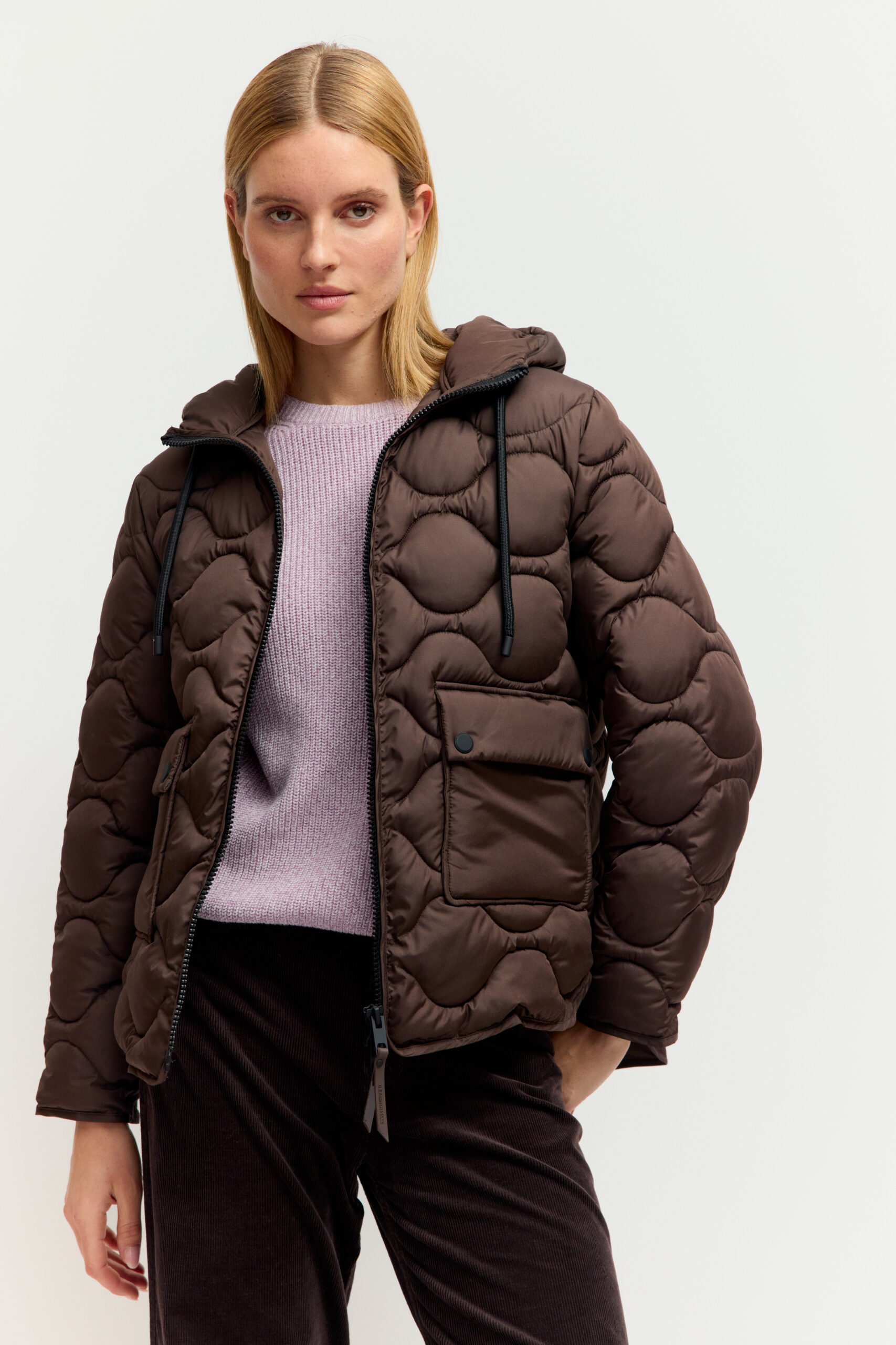 Braune Steppjacke , Wellen-Steppung