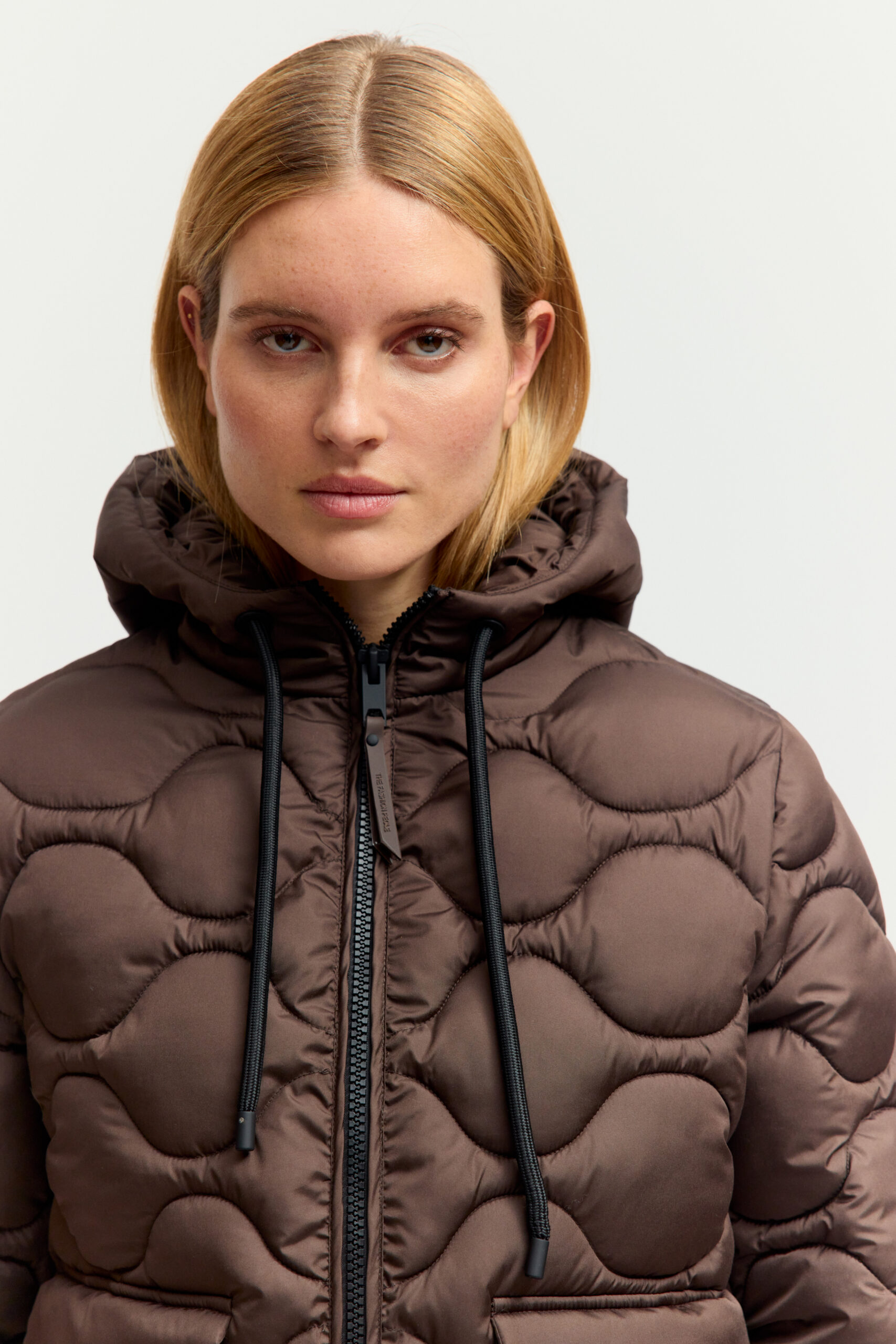 Braune Steppjacke , Wellen-Steppung